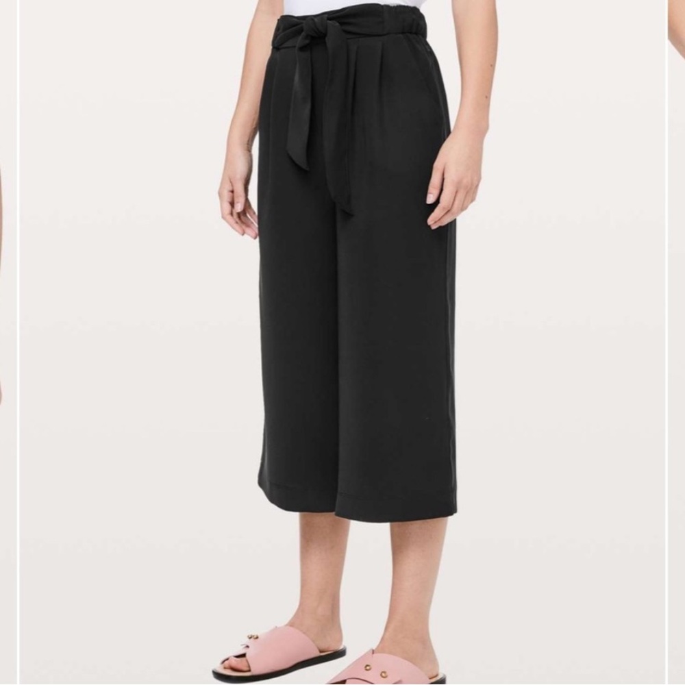 Lululemon Noir Crop